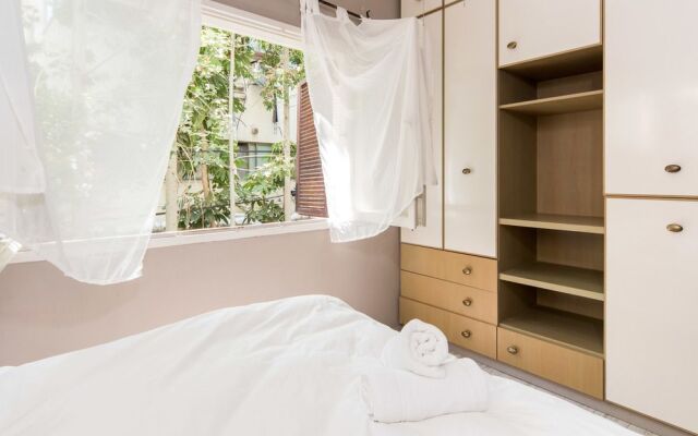 Modern Charm Balcony Retreat by Sea N Rent