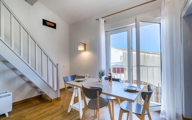 Quiet Duplex - Private Garage - Close to Transport