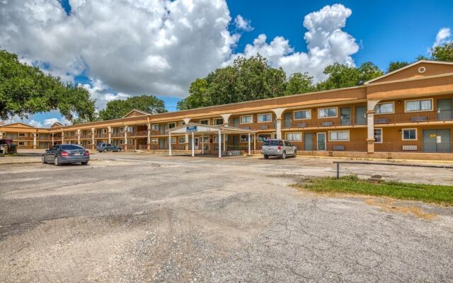 Budget Inn and Suites