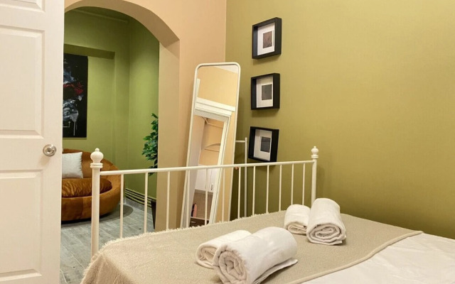 Lovely Home With Backyard in Cihangir