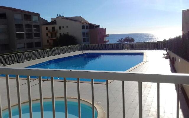 Studio in Agde, With Private Pool and Furnished Terrace - 50 m From th