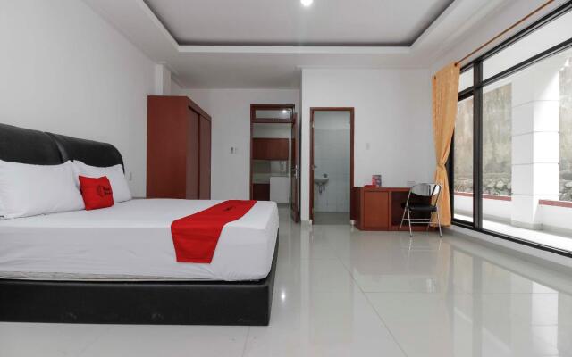 RedDoorz Plus near Ragunan Zoo