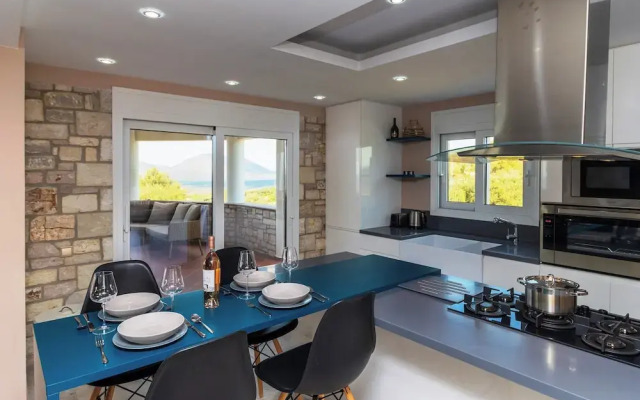 Kbel sea View Villa, Private Pool, Sleeps8, Garden