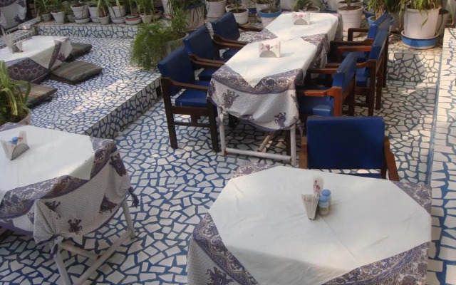 Maya Hotel & Restaurant