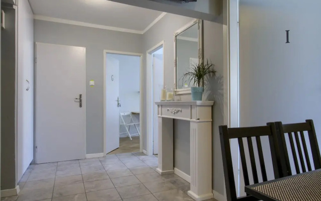 UNIT Short Rent Apartment by Warsaw Metro Station