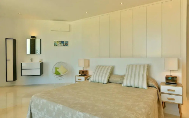 Modern Holiday Home With Vast Terracing