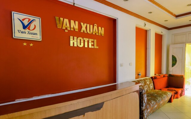 OYO 575 Van Xuan Hotel