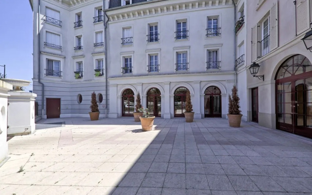 Parkside Apartment II