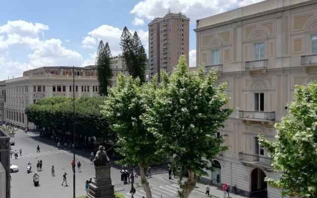 Moonlight Hotel & Suites