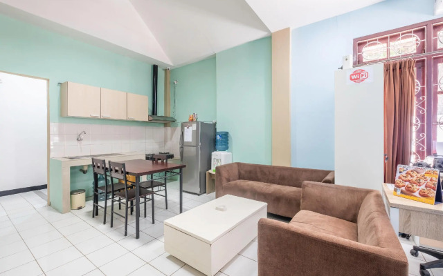 Super OYO 1568 Stasiun Ka Cirebon Guest House