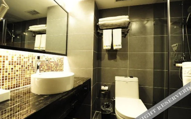 Manke Hotel (Guiyang Huaguoyuan Fengyuqiao)