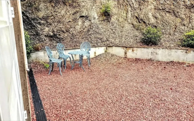 Llandovery - Cottage - Sleeps4 - Parking Secure Lock up for Bikes