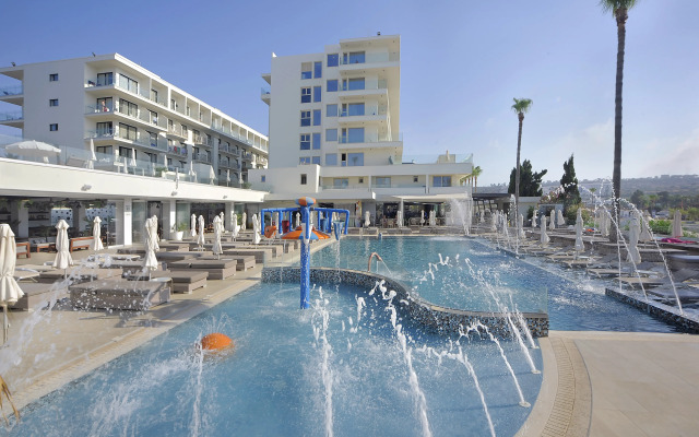 Nelia Beach Hotel & Spa