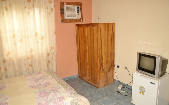 Jokems Airport View Hotel - Adults Only