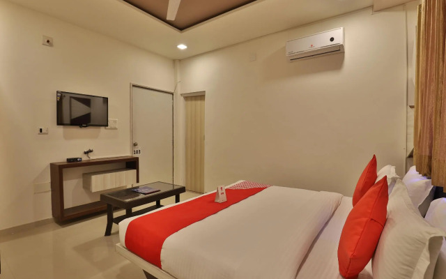 OYO 11750 Hotel Starz