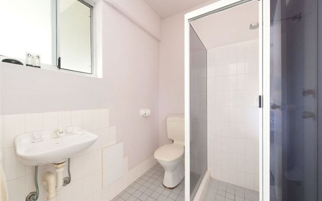 9 Cirrus at Fingal Bay