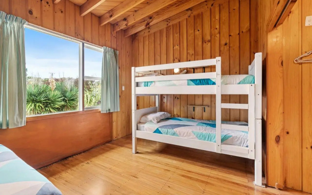 Queenie - Waikanae Beach Holiday Home