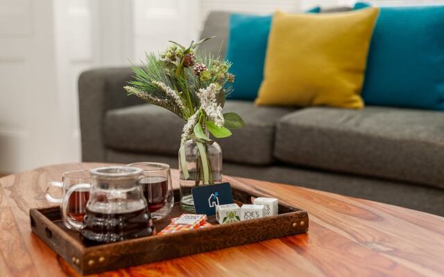 Spacious Canfield Gardens Studio