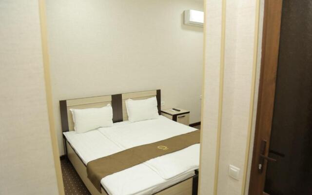 Premium Hotel 777