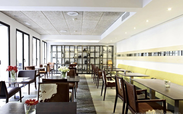 Petit Palace Hotel Tres