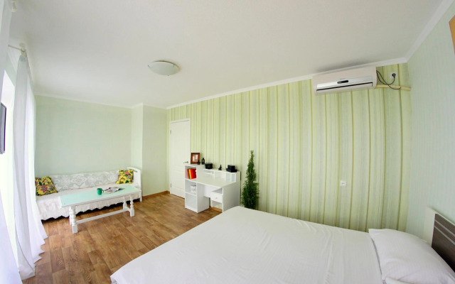 Flatsy at Botanichniy Sad underground