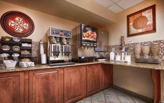 Best Western Plus Universal Inn