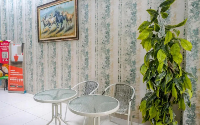 RedDoorz near Hermes Place Polonia Medan