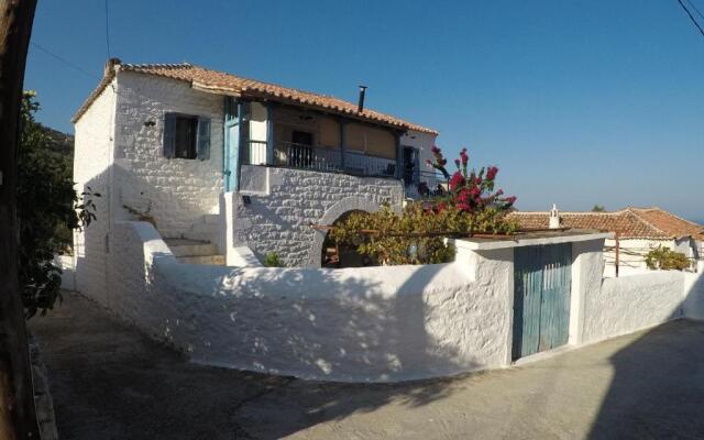 Lovely traditionnal house with sea view