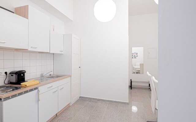 Relax Aachener Boardinghouse Main Train Station