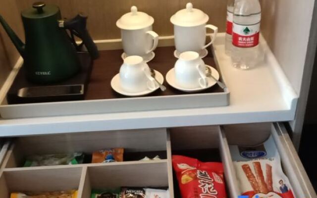 Sansheng Holiday Hotel