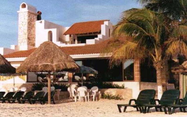 Pelicano Inn Playa del Carmen - Beachfront Hotel