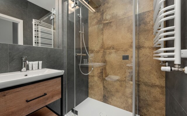Stylish Apartment in Wroclaw by Renters