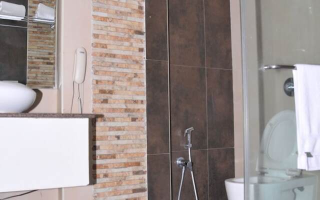 OYO 7361 Meenal Hotel