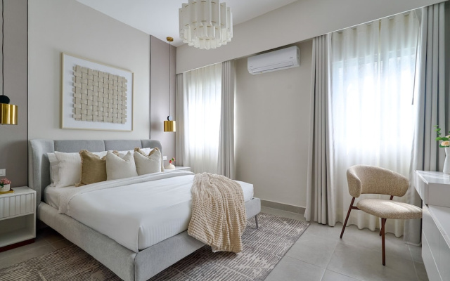 The LUX Natural Art Downtownsd Pool Gym 2BR