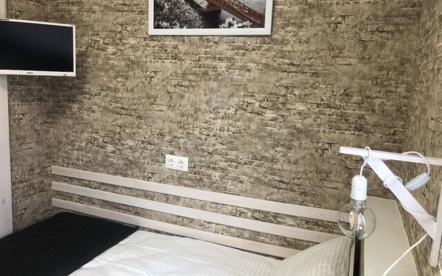 L-hotel