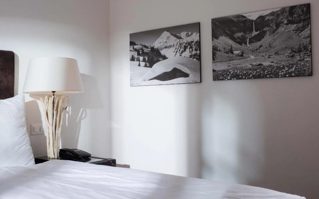 Garni Hotel des Alpes by Bruno Kernen – Guest Rooms – Saanenmoser