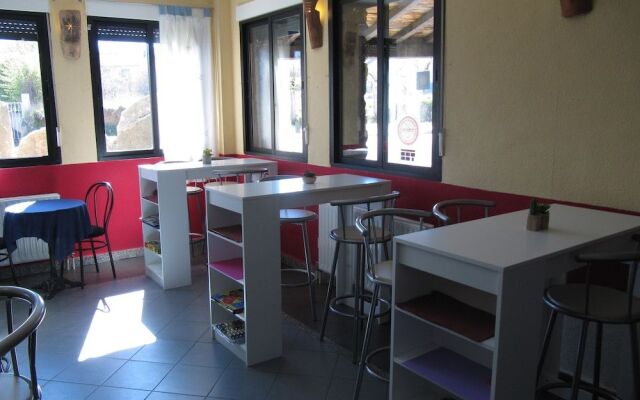 Las Cavenes Del Cabaco