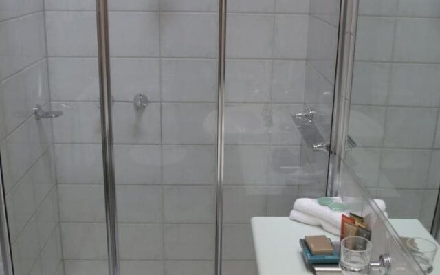 Gipsy Point Lakeside