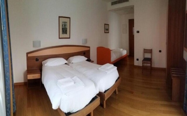 Hotel Lario