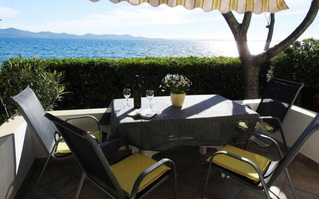 Villa Petar 2 - 10m From sea - H