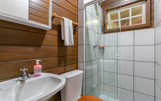 Casa c/ área verde e perto da praia LDS173