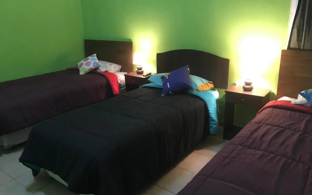 Hostal Tricontinental