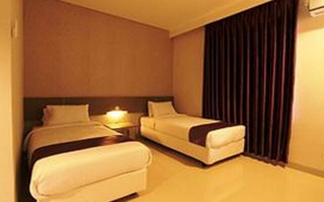 Smile Hotel by RedDoorz