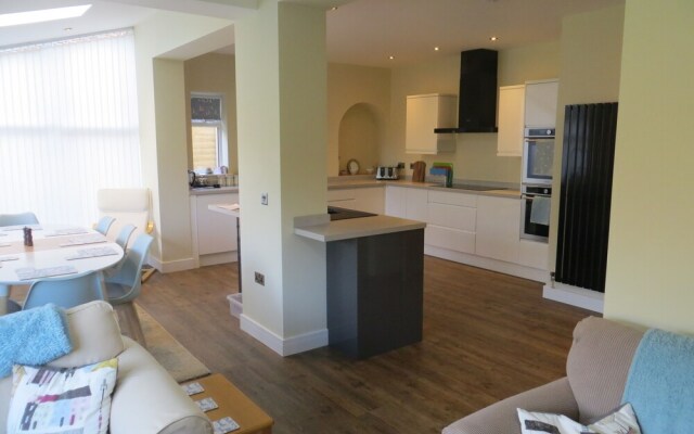 Seaside Retreat Superb Quality Family House