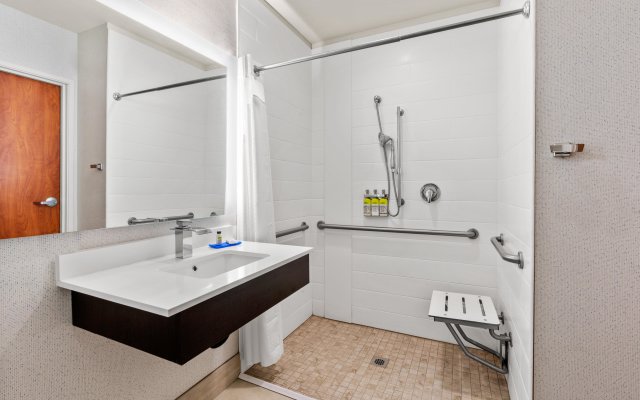 Holiday Inn Express & Suites Klamath Falls Central by IHG