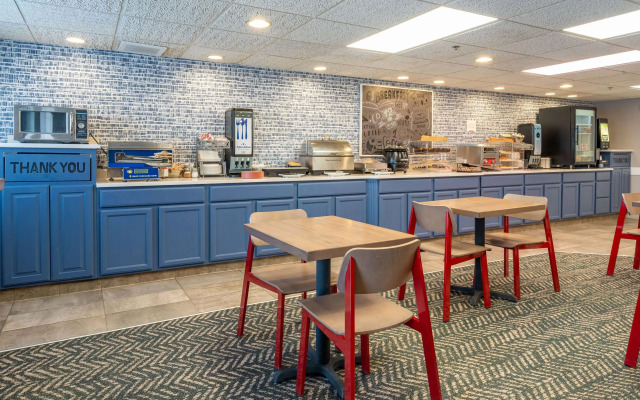 AmericInn by Wyndham Valley City - Conference Center