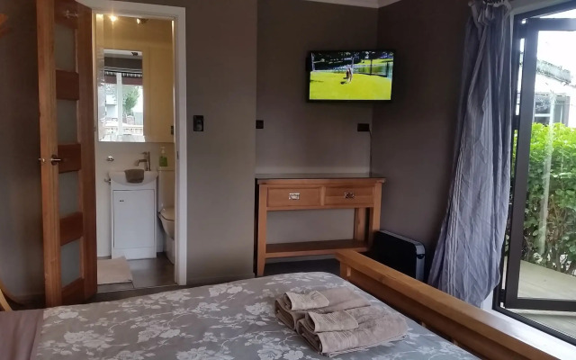 Designer Cottage B&B