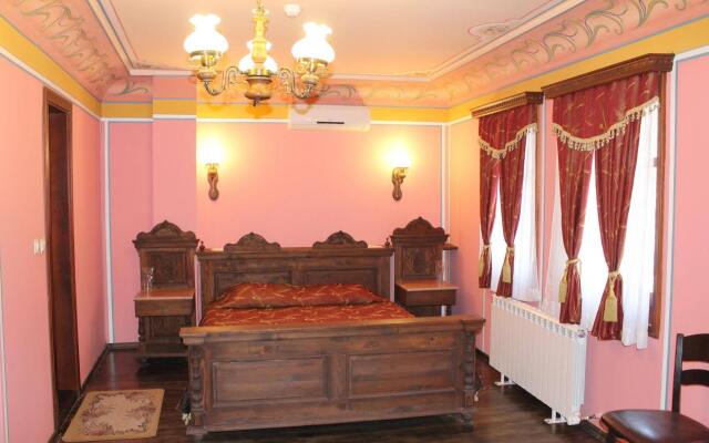 Family Hotel at Renaissance Square