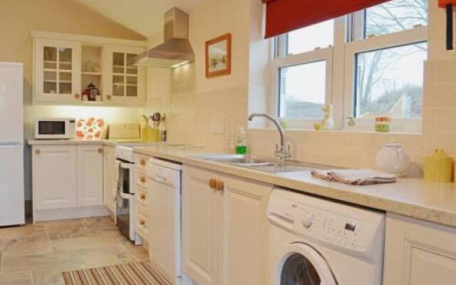 Hirwaun Cottage