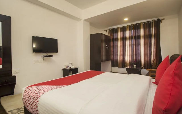 OYO 16637 Tiara Regency